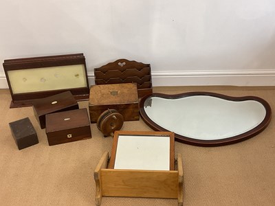 Lot 58 - A group of collectors' items, to include a...