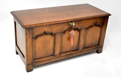 Lot 89 - A reproduction oak TV/media cabinet in the...