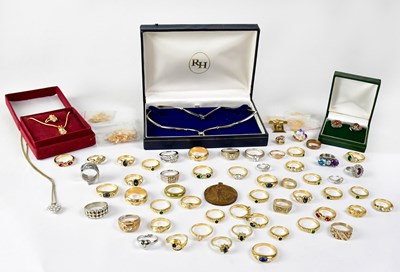 Lot 955 - A group of costume jewellery, mainly...