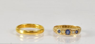 Lot 818 - A 22ct yellow gold wedding band, size L,...