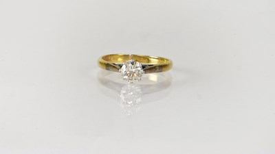 Lot 827 - An 18ct yellow gold solitaire ring, the...