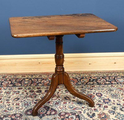 Lot 2803 - An early 19th century mahogany tilt-top...