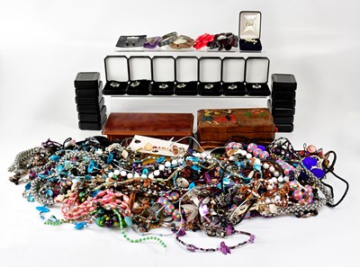 Lot 978 - A large quantity of costume jewellery to...