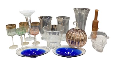 Lot 598 - A quantity of assorted glassware including a...