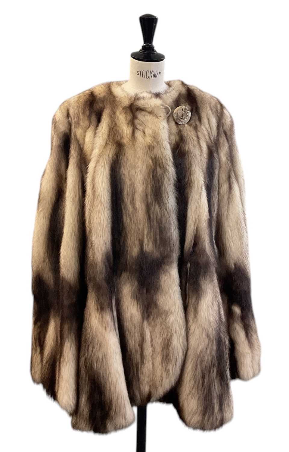 Lot 488 - A skunk fur jacket.