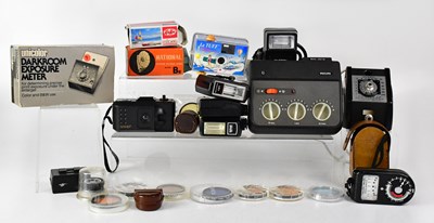 Lot 411 - A collection of vintage camera accessories to...