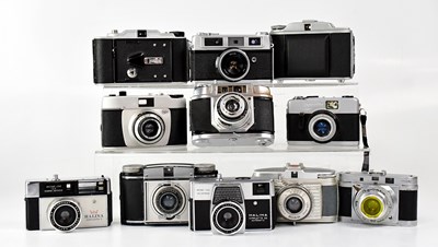 Lot 401 - A collection of vintage cameras to include...