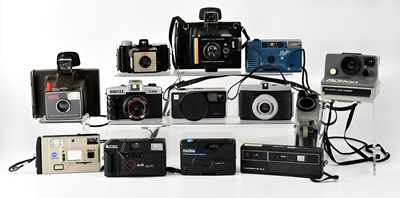 Lot 402 - A collection of vintage cameras to include a...