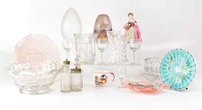 Lot 316 - A mixed lot of glass and ceramics to include a...