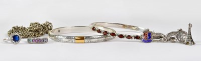 Lot 938 - A collection of silver jewellery to include...