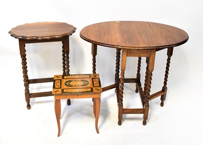 Lot 51 - A small oak gateleg table with twist supports,...