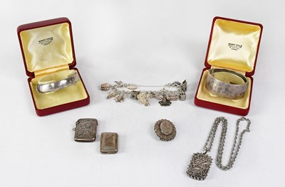 Lot 940 - A collection of silver jewellery comprising...