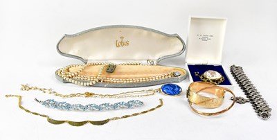 Lot 953 - A collection of costume jewellery to include...