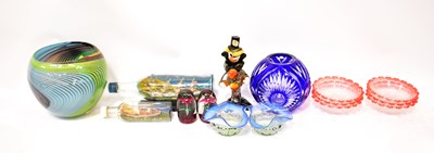 Lot 314 - Thirteen items of vintage and modern coloured...