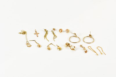 Lot 1204 - A group of 9ct yellow gold and yellow metal...