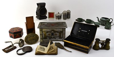 Lot 346 - A quantity of collectables including a Peek...