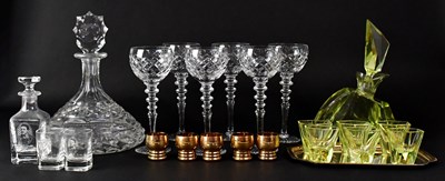 Lot 315 - A small quantity of mixed glass to include a...