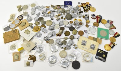 Lot 441 - A collection of various badges including...