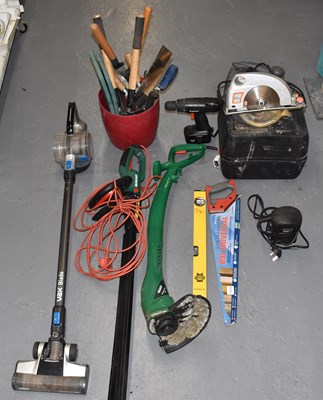 Lot 417 - A selection of garden tools including a...