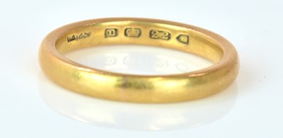 Lot 558 - A 22ct yellow gold wedding band, size Q,...