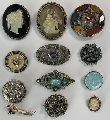 Lot 637 - A group of vintage brooches including a 9ct...