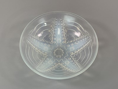 Lot 167 - A French Art Deco inspired clear and...