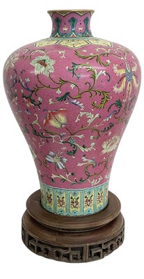 Lot 247 - A fine 19th century Chinese Famille Rose...