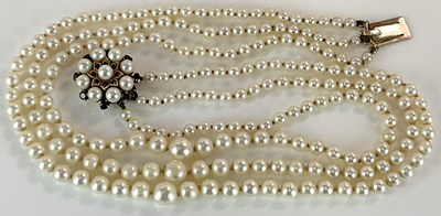 Lot 611 - A three strand of graduated cultured pearls,...