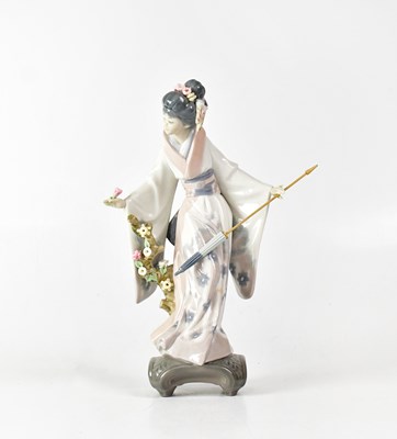 Lot 152 - LLADRÓ; a boxed figure of a Geisha holding a...