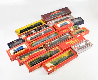 Lot 122 - A collection of boxed OO gauge locomotives and...