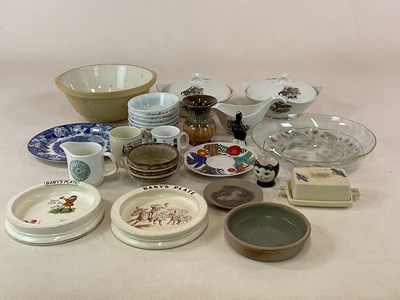 Lot 220 - A quantity of ceramics and glass, including...