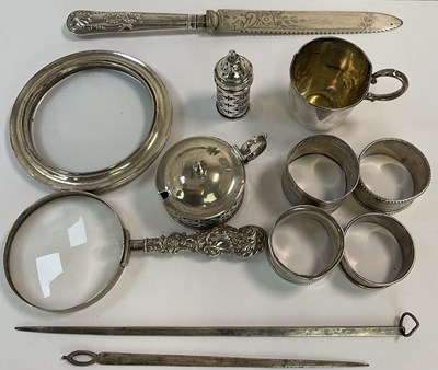 Lot 474 - A group of small silver and white metal...