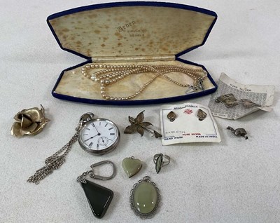 Lot 640 - A small group of costume jewellery including...