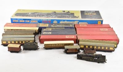 Lot 1031 - HORNBY DUBLO; a boxed locomotive L.N.R. 8F-2-8-...