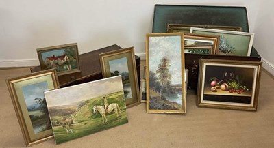 Lot 17 - A group of collectors' items, to include two...