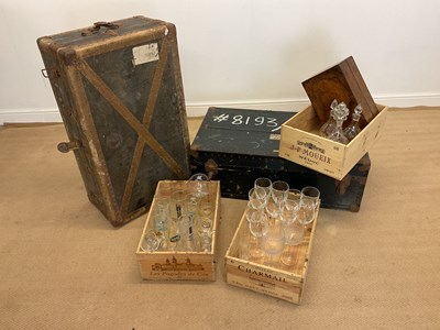 Lot 27 - A group of collectors' items, to include two...