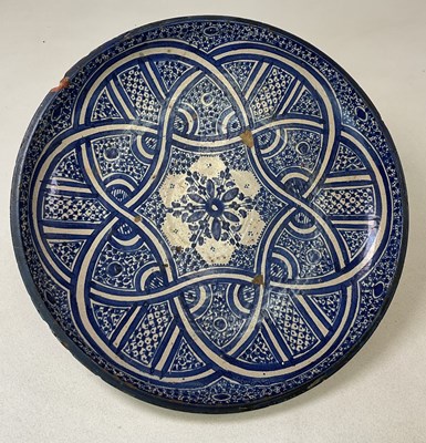 Lot 202 - A late 19th/early 20th century Iznic pottery...