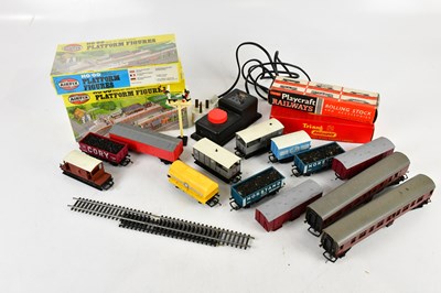 Lot 1052 - A mixed collection of train accessories...