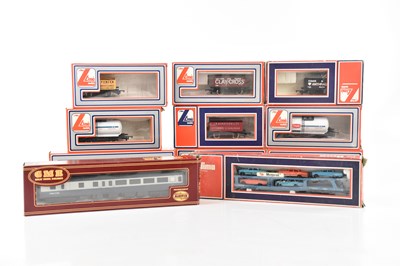 Lot 1035 - LIMA; a collection of OO gauge carriages and...