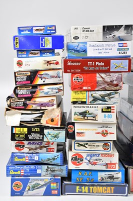 Lot 121 - A collection of model kits including Revell...