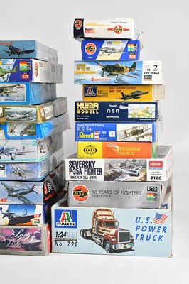 Lot 121 - A collection of model kits including Revell...