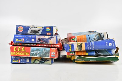 Lot 121 - A collection of model kits including Revell...