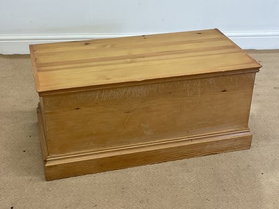 Lot 861 - A reproduction pine blanket box, height 39cm,...