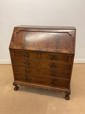 Lot 842 - A reproduction Queen Anne style burr walnut...