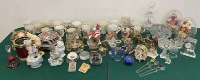 Lot 48 - A large quantity of collectors' items to...