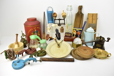 Lot 547 - A large quantity of mixed vintage kitchenalia,...