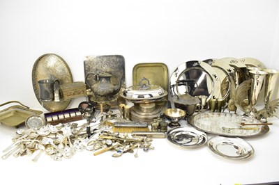 Lot 894 - A quantity of vintage and antique silver...