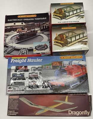 Lot 104 - HORNBY; a quantity of Hornby items, to include...