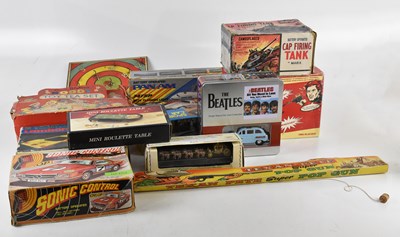 Lot 125 - A collection of vintage toys including Texan...