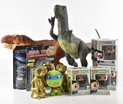 Lot 35 - A collection of pop culture collectables, to...